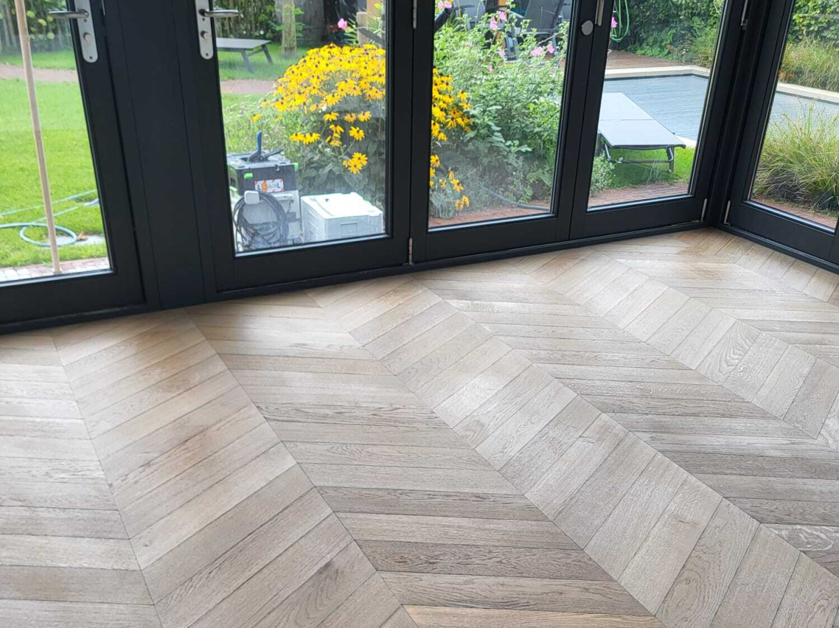 houten-vloer-renoveren-of-vervangen-houtwaerd