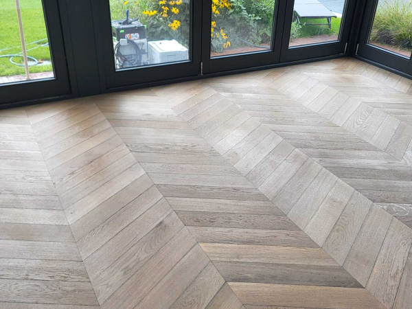 houten-vloer-renoveren-of-vervangen-houtwaerd